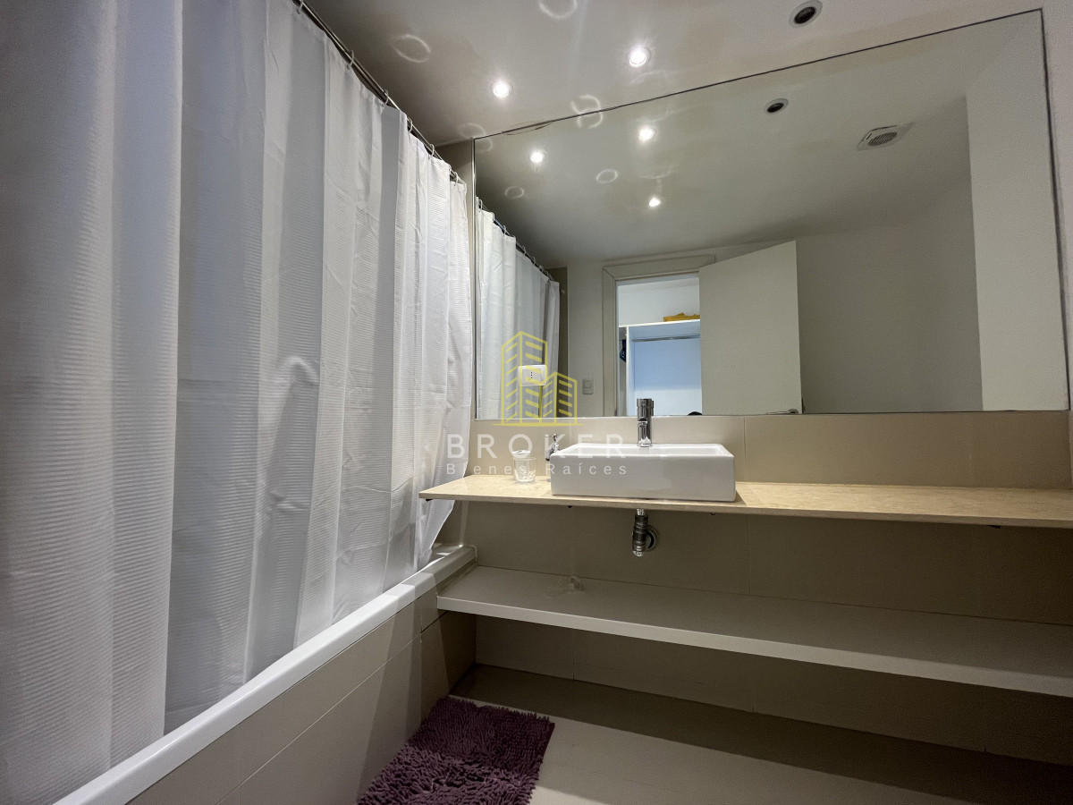 Apartamento ID.2105/Venta_Apartamento_Primera_Linea_Mansa_frente_al_mar_con_Parrillero_propio._Punta_del_Este_Uruguay - Venta Apartamento Primera Linea Mansa frente al mar con Parrillero propio. Punta del Este Uruguay