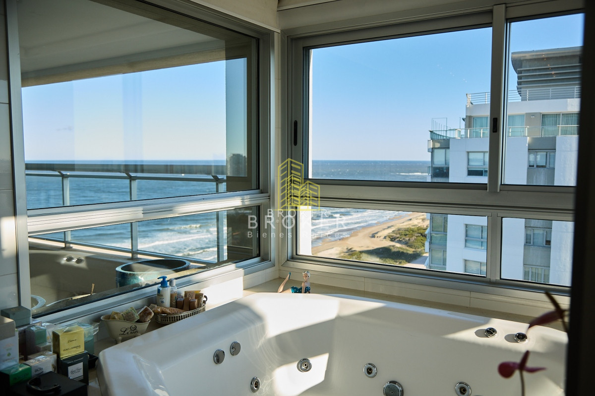 Apartamento ID.1335/Venta_apartamento_4_suites_en_Playa_Brava_en_edificio_de_categoría_Torre_Lobos. - Venta apartamento 4 suites en Playa Brava en edificio de categoría Torre Lobos.