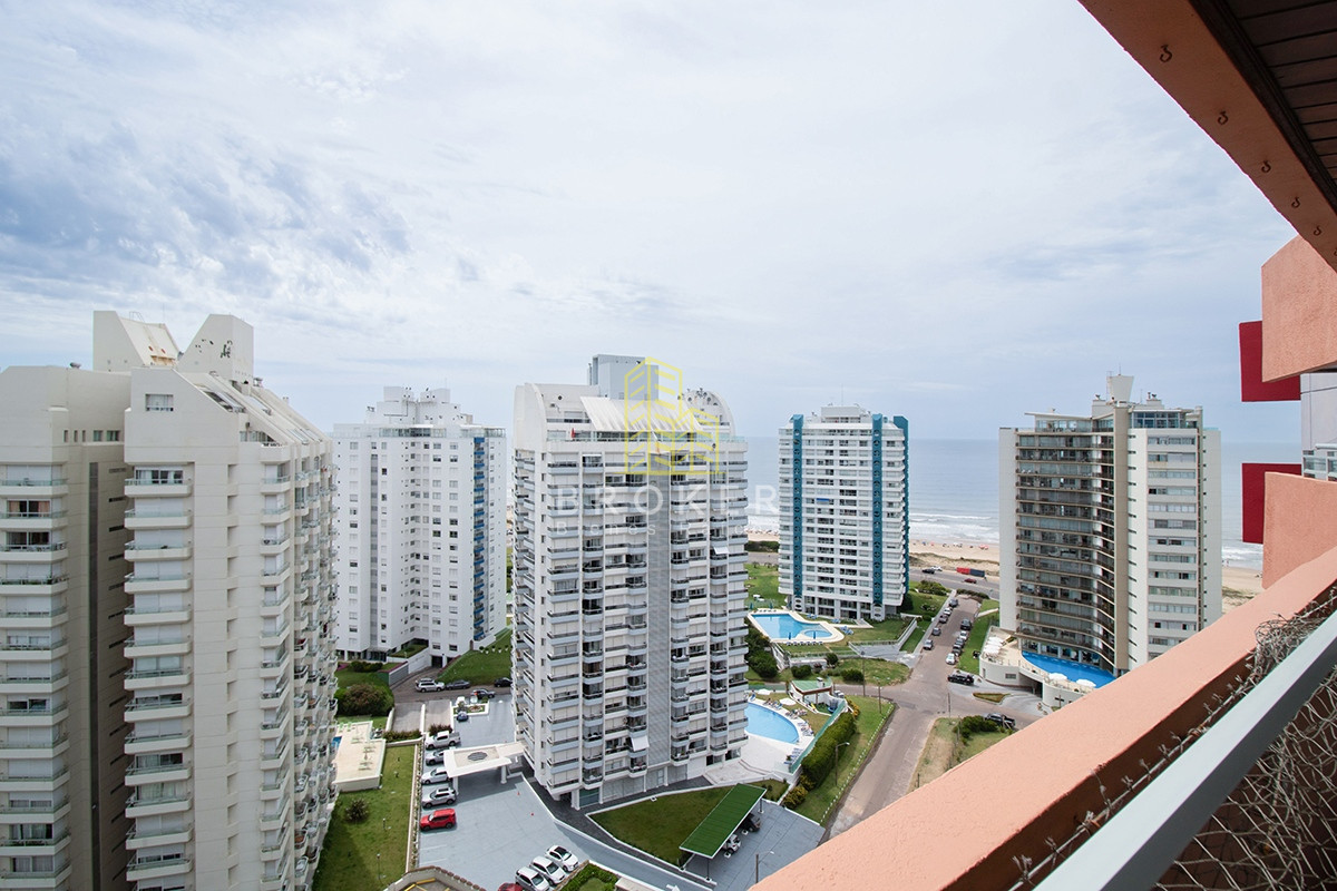 Apartamento ID.765/Apartamento_Penthouse_en_Venta_de_4_dormitorios_en_La_Brava_con_terraza_y_parrillero_con_Vistas_La_Pastora_Punta_del_Este - Apartamento Penthouse en Venta de 4 dormitorios en La Brava con terraza y parrillero con Vistas La Pastora Punta del Este