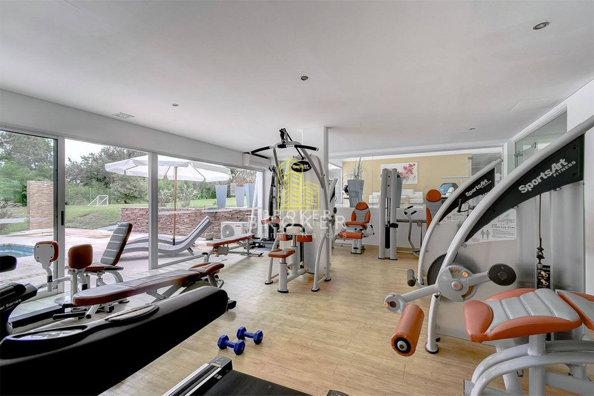 Apartamento ID.221/Venta_apartamento_2_dorm._en_Rincón_del_Indio,_Punta_del_Este - OPORTUNIDAD penthouse de 200m2 con terraza exclusiva y parrillero en edificio con servicios en Punta del Este