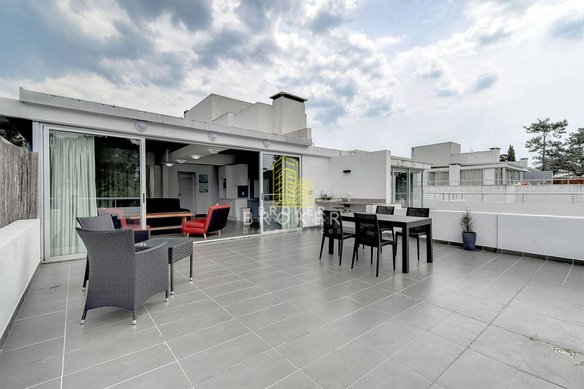 Apartamento ID.221/Venta_apartamento_2_dorm._en_Rincón_del_Indio,_Punta_del_Este - OPORTUNIDAD penthouse de 200m2 con terraza exclusiva y parrillero en edificio con servicios en Punta del Este