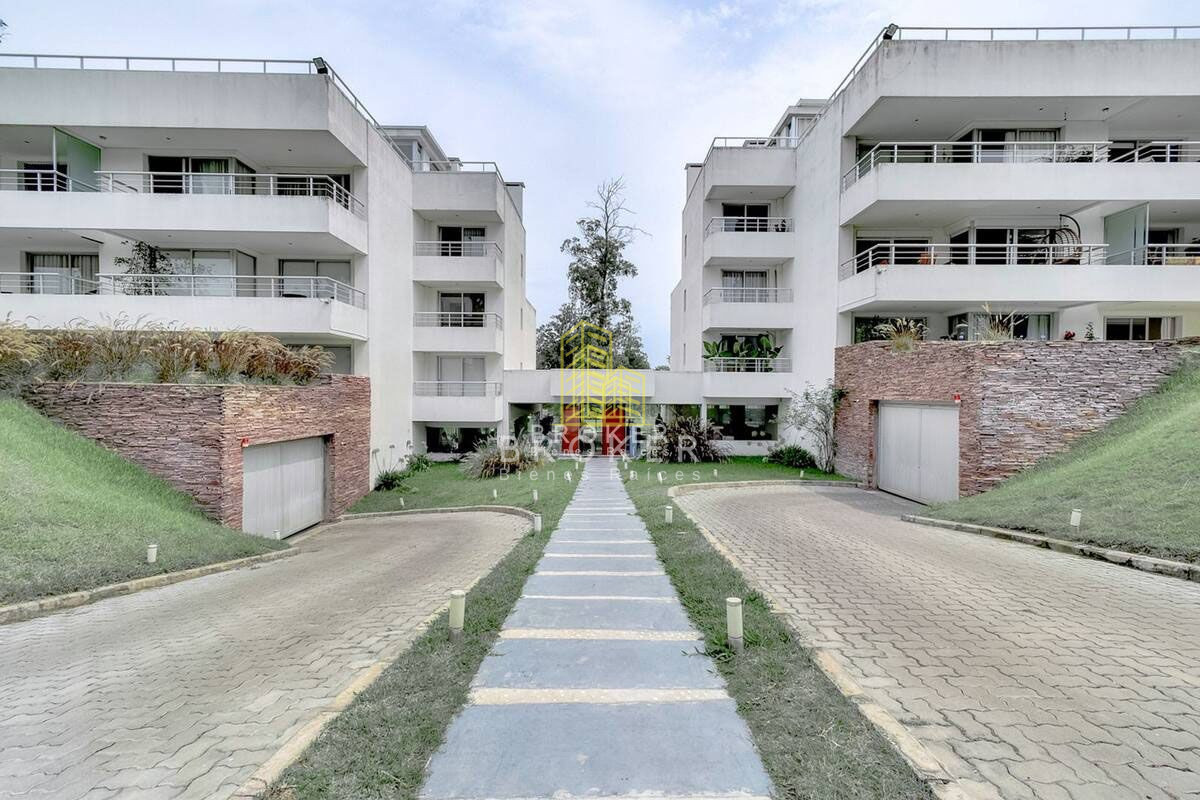 Apartamento ID.221/Venta_apartamento_2_dorm._en_Rincón_del_Indio,_Punta_del_Este - OPORTUNIDAD penthouse de 200m2 con terraza exclusiva y parrillero en edificio con servicios en Punta del Este