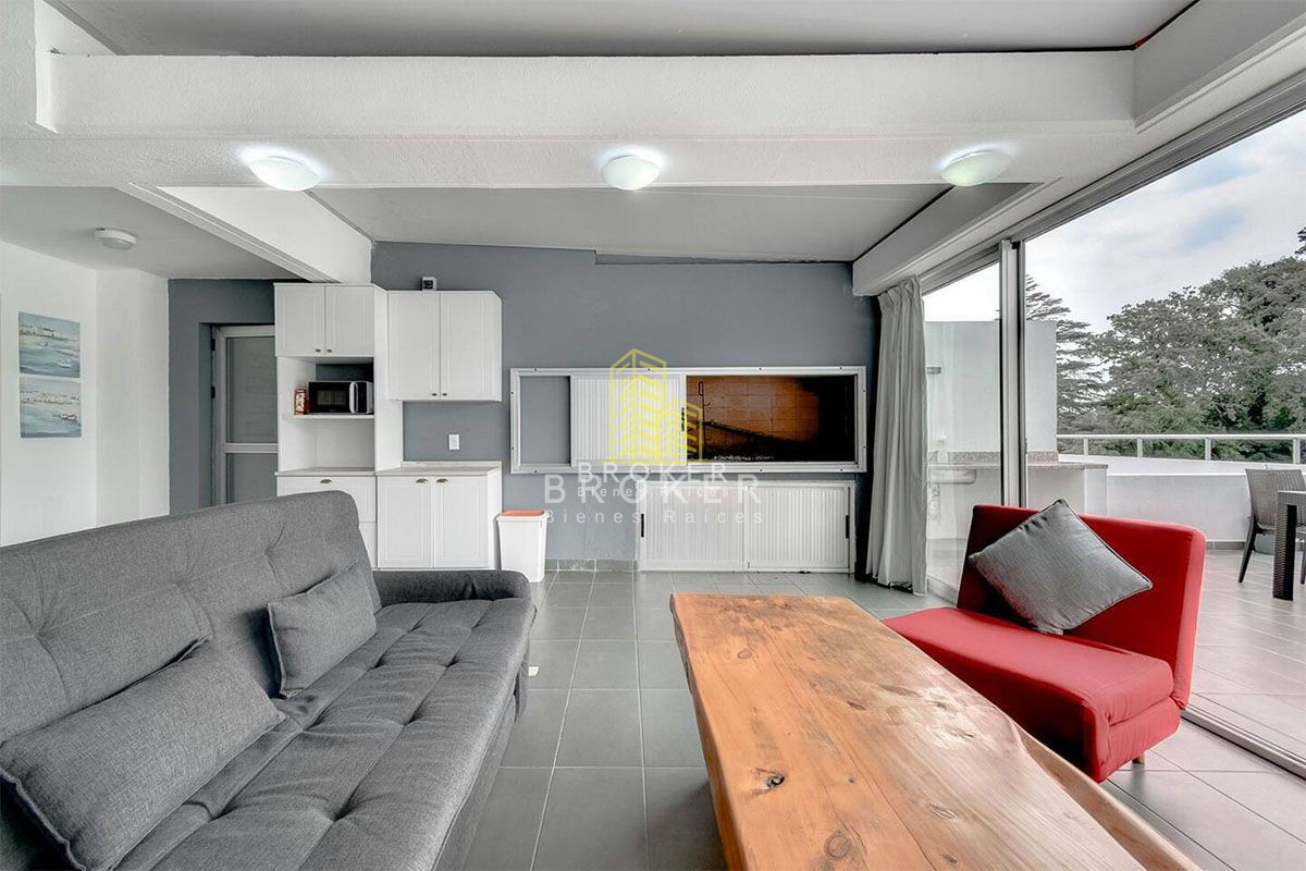 Apartamento ID.221/Venta_apartamento_2_dorm._en_Rincón_del_Indio,_Punta_del_Este - OPORTUNIDAD penthouse de 200m2 con terraza exclusiva y parrillero en edificio con servicios en Punta del Este