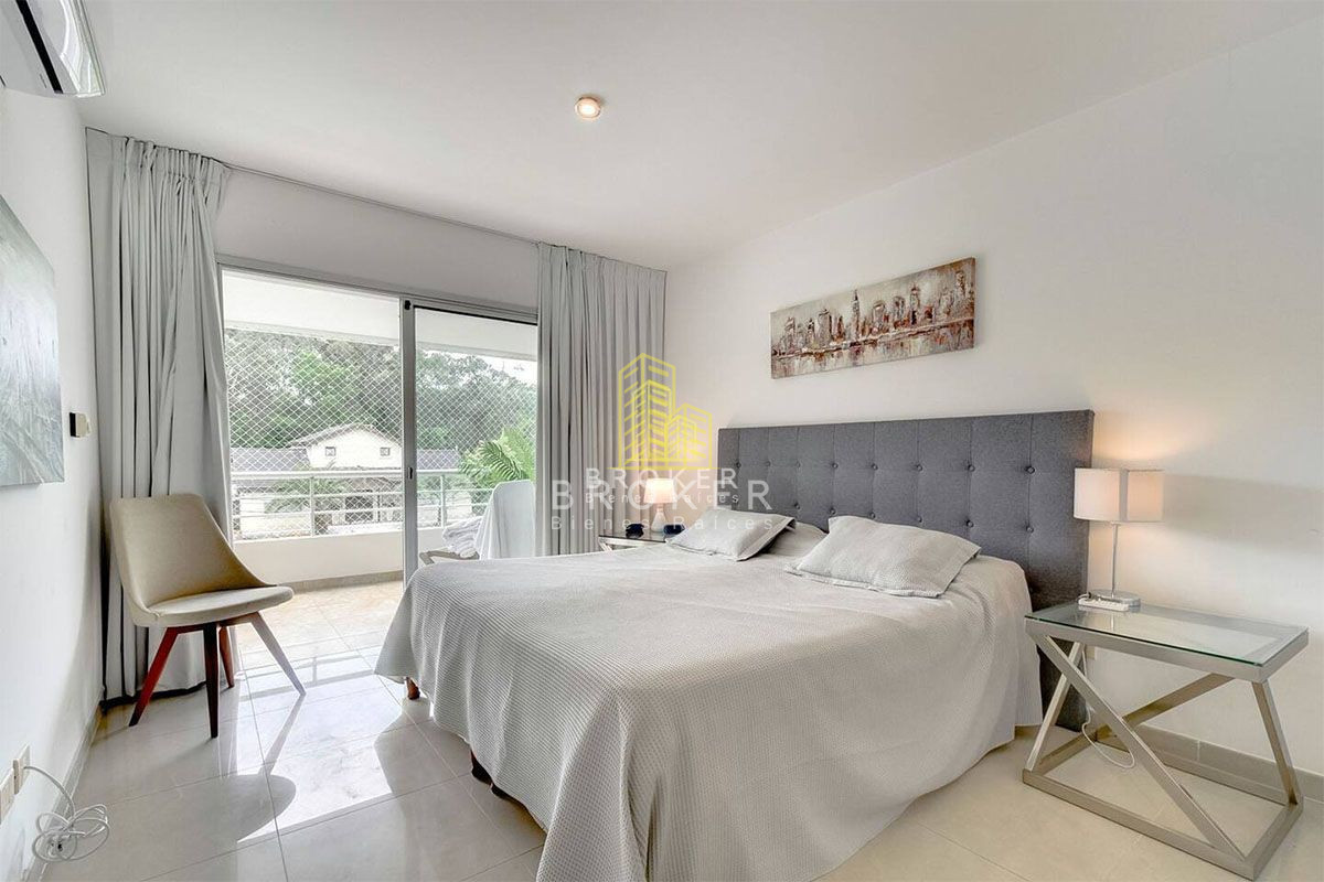 Apartamento ID.221/Venta_apartamento_2_dorm._en_Rincón_del_Indio,_Punta_del_Este - OPORTUNIDAD penthouse de 200m2 con terraza exclusiva y parrillero en edificio con servicios en Punta del Este