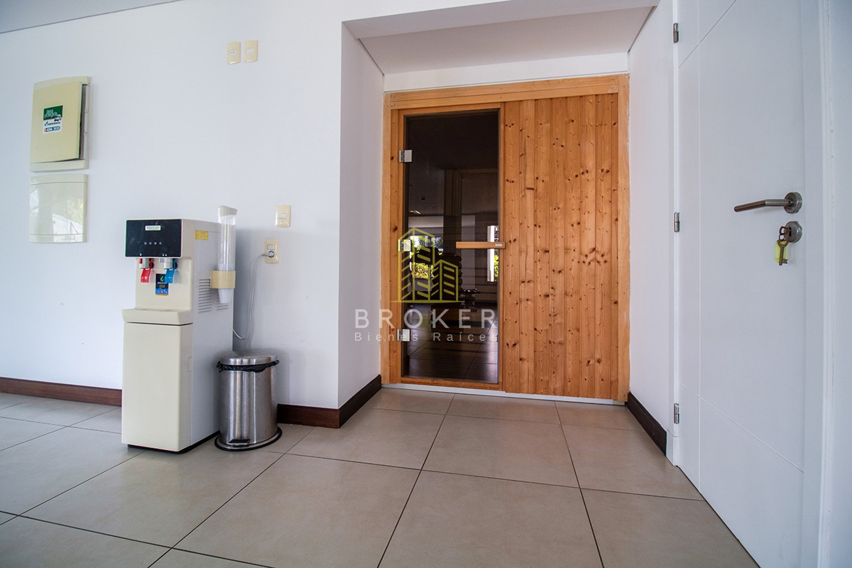 Apartamento ID.806/Venta_o_alquiler_de_Penthouse_en_primera_linea_en_Pinares._Punta_del_Este,_Uruguay. - Venta o alquiler de Penthouse en primera linea en Pinares. Punta del Este, Uruguay.