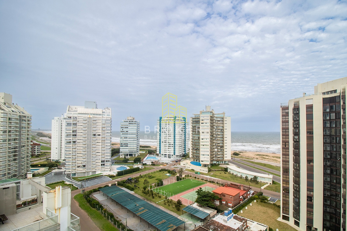 Apartamento ID.604/ - OPORTUNIDAD Apartamento en Venta 2 dormitorios con Vista al Mar en Playa Brava Punta del Este