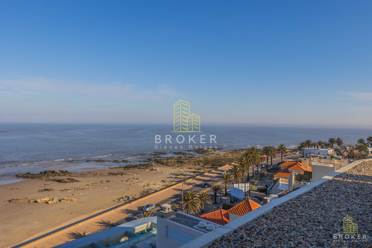 Apartamento ID.9089/Duplex_en_venta_en_Rambla_de_Carrasco_268_m2_cubiertos_46_m2_terraza - Duplex en venta en Rambla de Carrasco 268 m2 cubiertos 46 m2 terraza