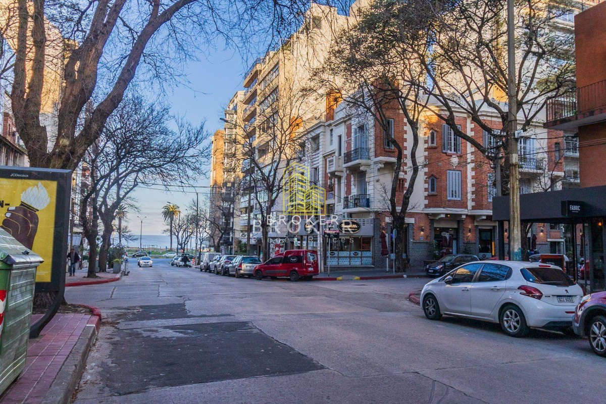 Apartamento ID.254/Venta_Apartamento_1_Dormitorio_En_Punta_Carretas.__(ref:_Bkb-1628) - Venta Apartamento 1 Dormitorio En Punta Carretas Parrillero propio patio garage