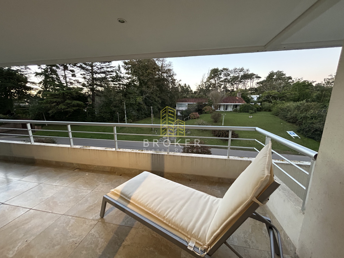 Apartamento ID.2305/OPORTUNIDAD_penthouse_de_200m2_con_terraza_exclusiva_y_parrillero_en_edificio_con_servicios_en_Punta_del_Este - OPORTUNIDAD penthouse de 200m2 con terraza exclusiva y parrillero en edificio con servicios en Punta del Este