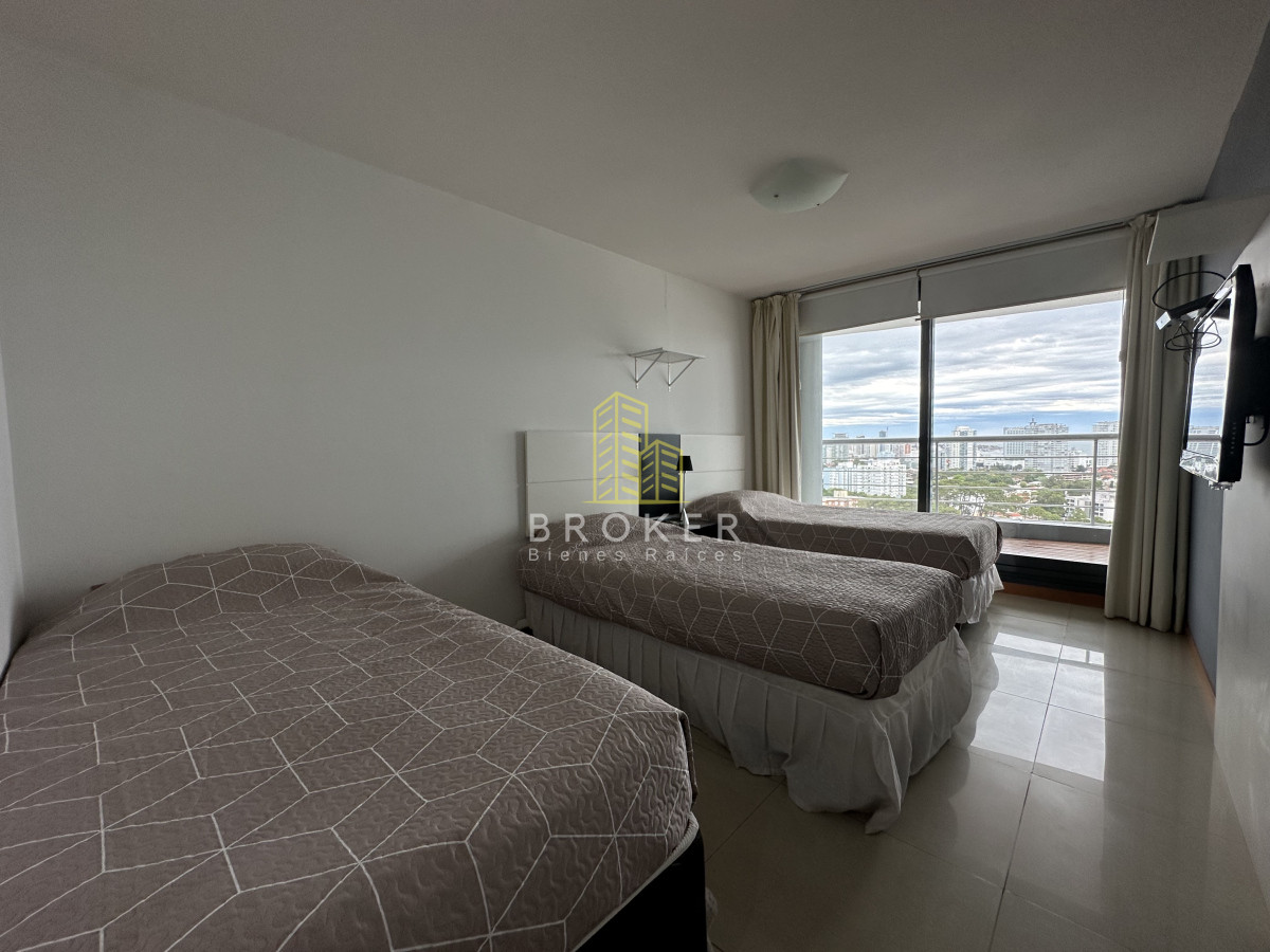 Apartamento ID.2024/Venta_y_alquiller_de_espectacular_penthouse_con_vista_a_toda_la_ciudad_y_las_playas_de_Punta_del_Este. - Venta y alquiller de espectacular penthouse con vista a toda la ciudad y las playas de Punta del Este.