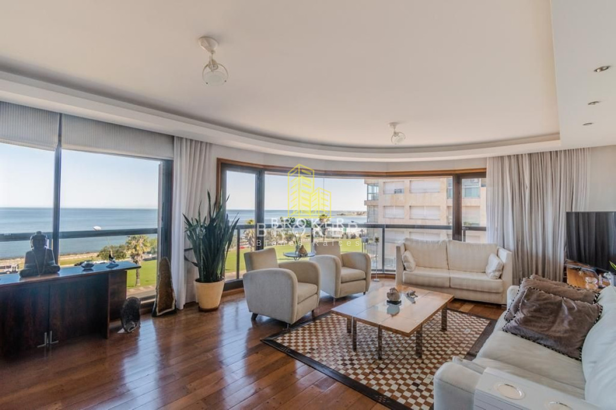 Apartamento ID.272/Apartamento_Pocitos_Rambla_Frente_Al_Mar_4_Dormitorios_Parrillero_ - venta apartamento 3 suites mas servicio en Pocitos frente al mar con parrillero