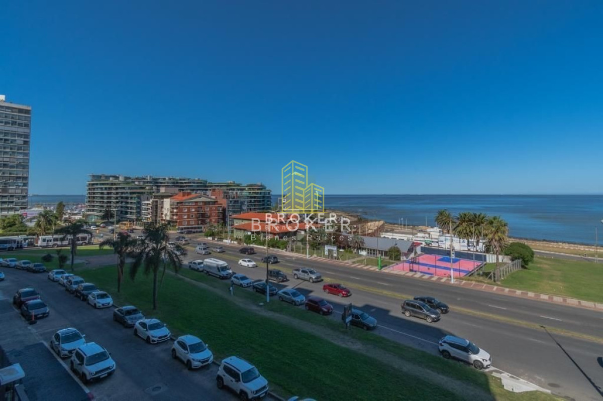 Apartamento ID.272/Apartamento_Pocitos_Rambla_Frente_Al_Mar_4_Dormitorios_Parrillero_ - venta apartamento 3 suites mas servicio en Pocitos frente al mar con parrillero