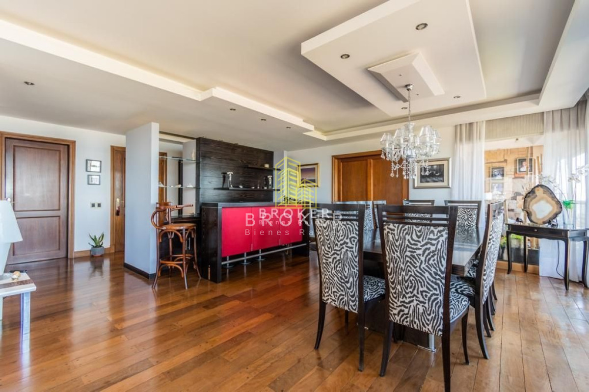 Apartamento ID.272/Apartamento_Pocitos_Rambla_Frente_Al_Mar_4_Dormitorios_Parrillero_ - venta apartamento 3 suites mas servicio en Pocitos frente al mar con parrillero