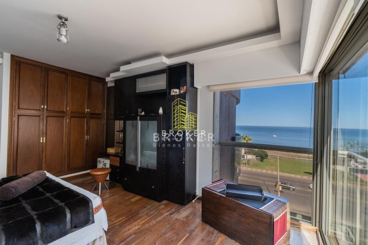Apartamento ID.272/Apartamento_Pocitos_Rambla_Frente_Al_Mar_4_Dormitorios_Parrillero_ - venta apartamento 3 suites mas servicio en Pocitos frente al mar con parrillero