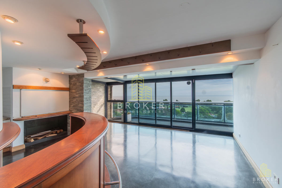 Apartamento ID.503 - Penthouse de 4 dormitorios en Golf Punta Carretas Barbacoa propia! Garage Doble