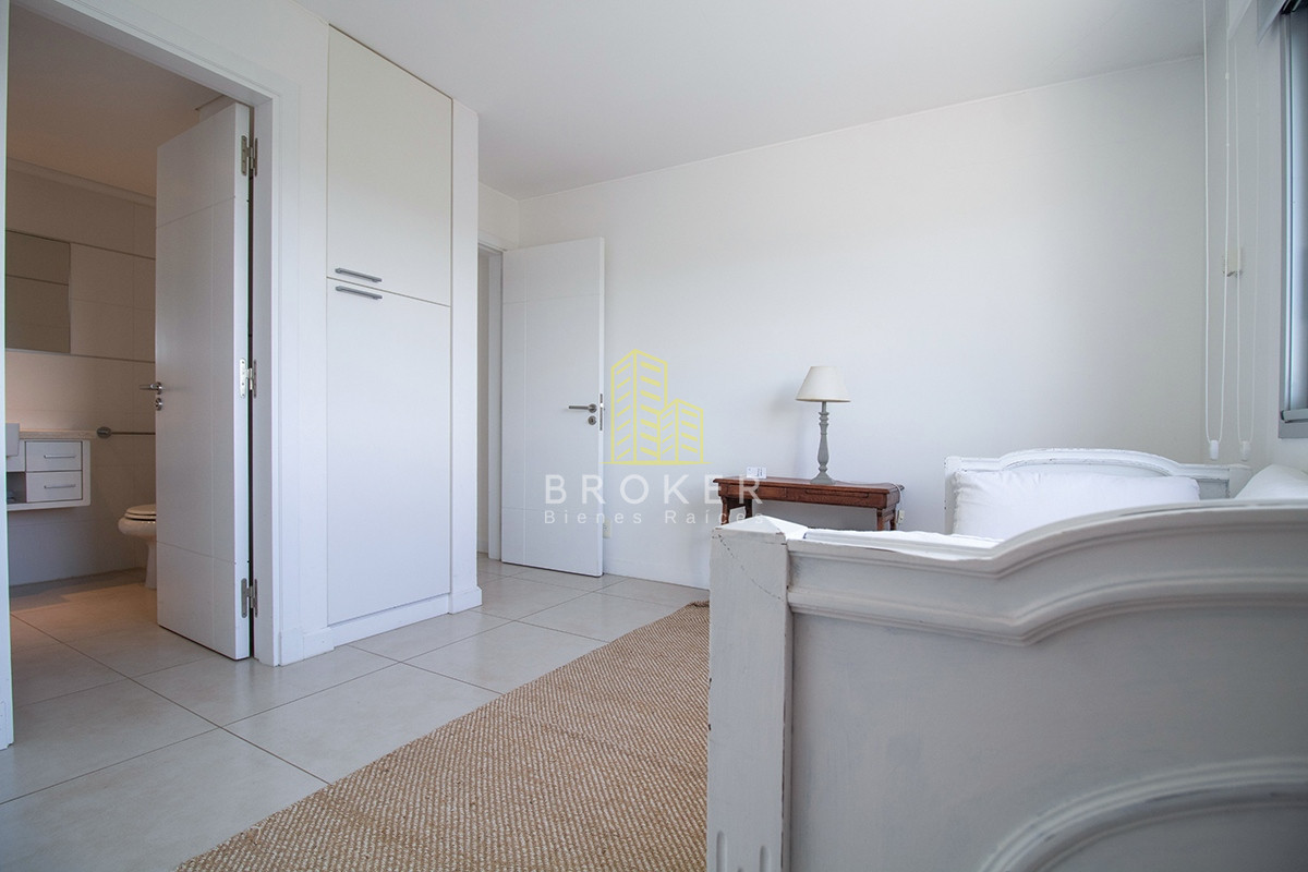 Apartamento ID.806/Venta_o_alquiler_de_Penthouse_en_primera_linea_en_Pinares._Punta_del_Este,_Uruguay. - Venta o alquiler de Penthouse en primera linea en Pinares. Punta del Este, Uruguay.