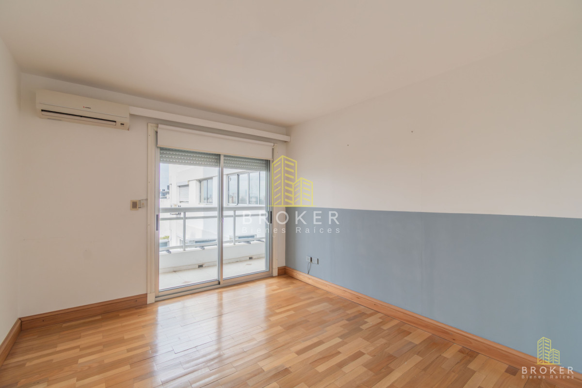 Apartamento ID.503 - Penthouse de 4 dormitorios en Golf Punta Carretas Barbacoa propia! Garage Doble