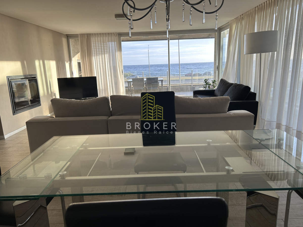 Apartamento ID.185/Venta_Apartamento_Punta_Del_Este_primera_línea_vista_al_mar_parrrillero - Venta Departamento Punta Del Este Playa Mansa vista al mar parrrillero estufa 3 cocheras