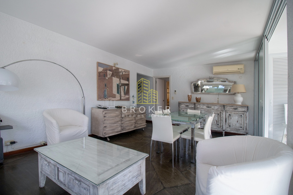 Apartamento ID.1102/Venta_de_luminoso_apartamento_en_Peninsula._Punta_del_Este,_Uruguay. - Venta de luminoso apartamento en Peninsula. Punta del Este, Uruguay.