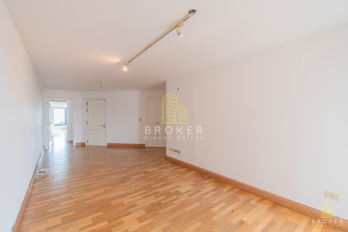 Apartamento ID.503 - Penthouse de 4 dormitorios en Golf Punta Carretas Barbacoa propia! Garage Doble