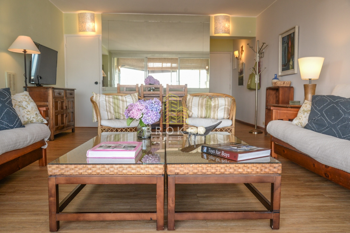 Apartamento ID.526/Venta_Apartamento_3_dormitorios_Península_con_excelente_vista_al_mar - Venta Apartamento 3 dormitorios Península con excelente vista al mar. Punta del Este, Uruguay.