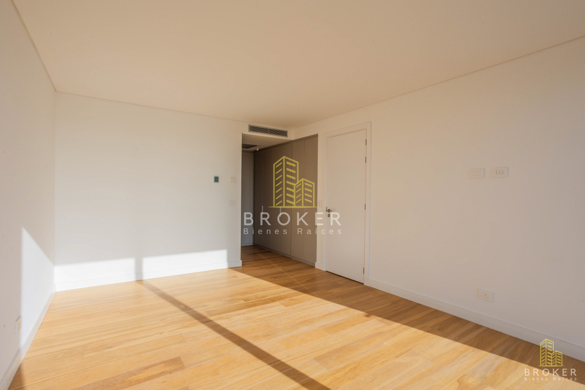 Apartamento ID.9089/Duplex_en_venta_en_Rambla_de_Carrasco_268_m2_cubiertos_46_m2_terraza - Duplex en venta en Rambla de Carrasco 268 m2 cubiertos 46 m2 terraza