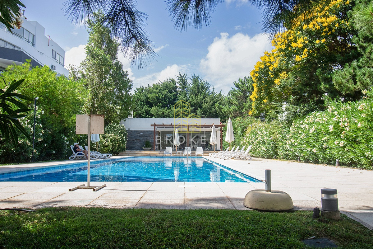 Apartamento ID.806/Venta_o_alquiler_de_Penthouse_en_primera_linea_en_Pinares._Punta_del_Este,_Uruguay. - Venta o alquiler de Penthouse en primera linea en Pinares. Punta del Este, Uruguay.