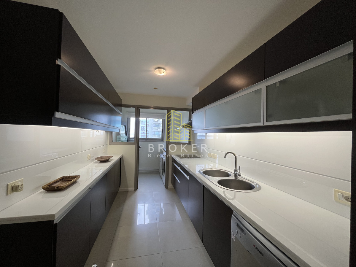 Apartamento ID.8836/Apartamento_de_3_Dormitorios_Vista_al_Mar_en_Playa_Brava_Primera_Linea_Punta_del_Este - Apartamento de 3 Dormitorios Vista al Mar en Playa Brava Primera Linea Punta del Este