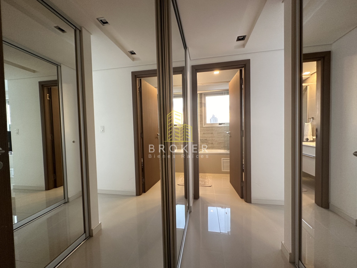 Apartamento ID.2111/Venta_de_apartamento_de_categoria,_dos_dormitorios_y_medio_en_la_brava_con_vista_al_mar._ - Venta de apartamento de categoria, dos dormitorios y medio en la brava con vista al mar. 