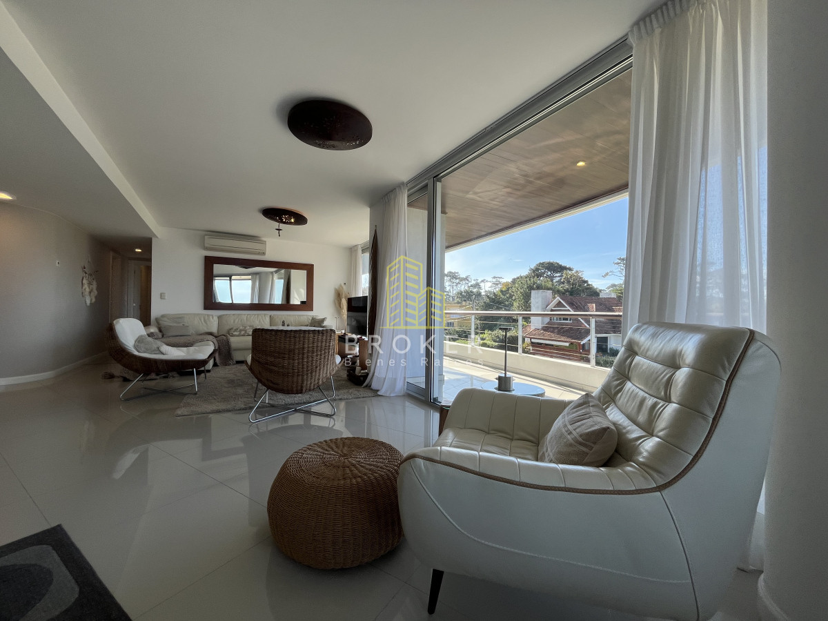 Apartamento ID.8804/Apartamento_en_Venta_2_Dormitorios_Frente_al_Mar_en_Playa_Mansa_Punta_del_Este_ - Apartamento en Venta 2 Dormitorios Frente al Mar en Playa Mansa Punta del Este 