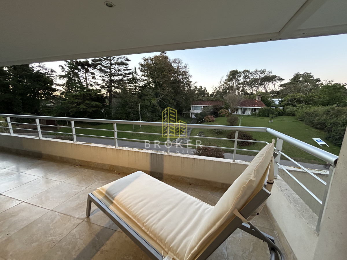 Apartamento ID.2305/OPORTUNIDAD_penthouse_de_200m2_con_terraza_exclusiva_y_parrillero_en_edificio_con_servicios_en_Punta_del_Este - OPORTUNIDAD penthouse de 200m2 con terraza exclusiva y parrillero en edificio con servicios en Punta del Este