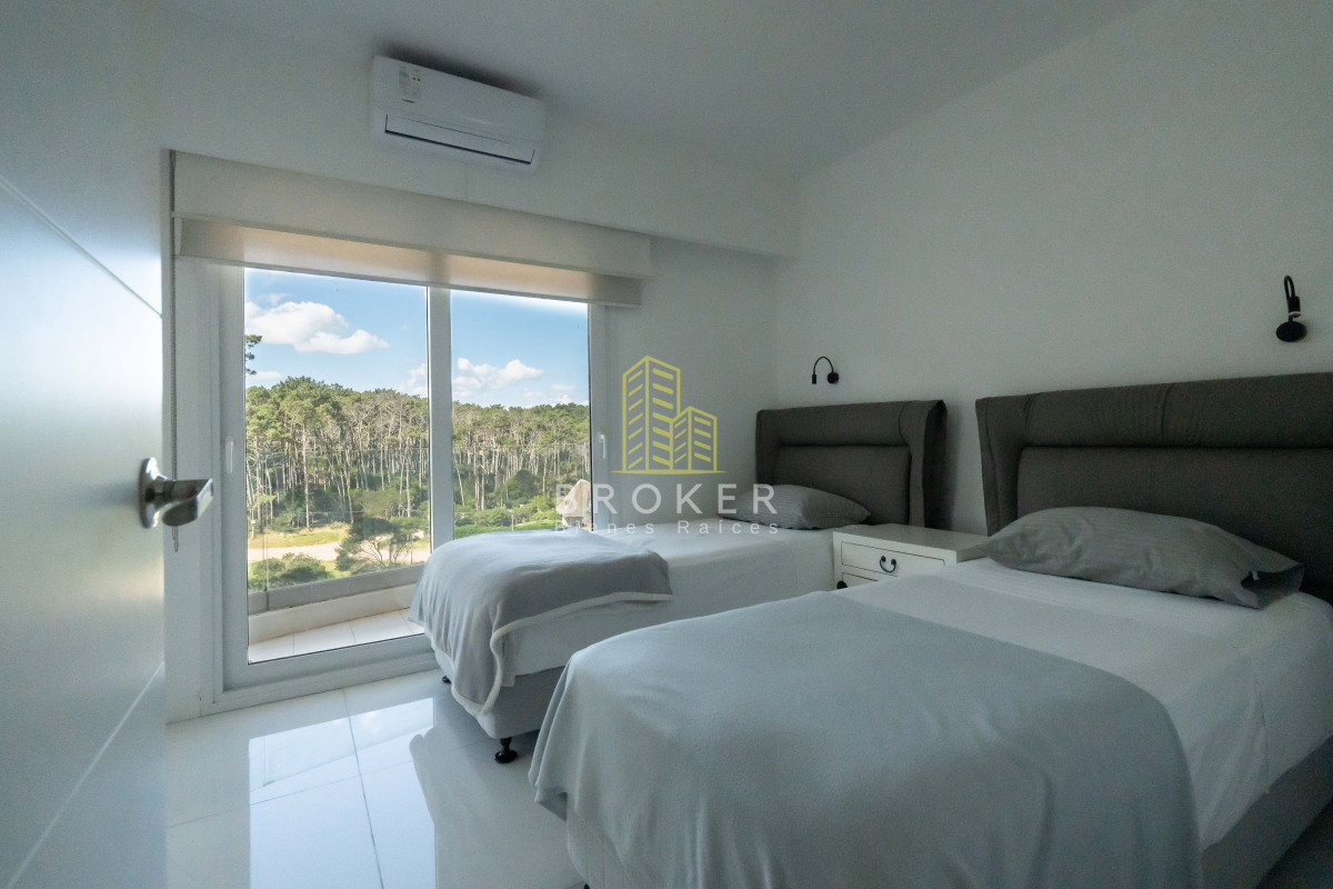 Apartamento ID.2172/Apartamento_en_Venta_3_dormitorios_con_Vista_al_Mar_Mansa_Pinares_AZURE_TOWERS_Punta_del_Este_Uruguay - Apartamento en Venta 3 dormitorios con Vista al Mar Mansa Pinares AZURE TOWERS Punta del Este Uruguay