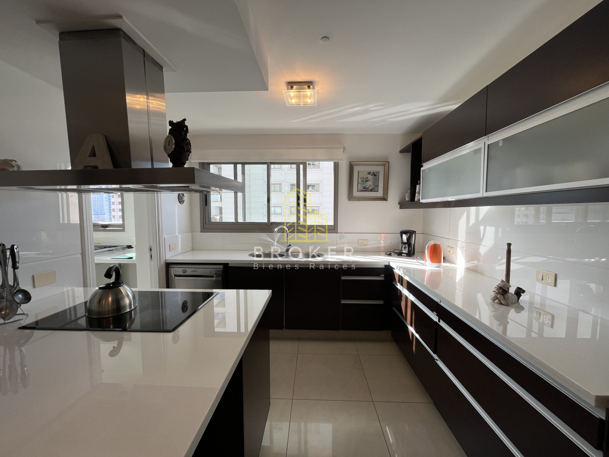 Apartamento ID.8837/OPORTUNIDAD_FRENTE_AL_MAR_4_Dormitorios_en_Playa_Brava_con_Vistas_al_mar - OPORTUNIDAD FRENTE AL MAR 4 Dormitorios en Playa Brava con Vistas al mar