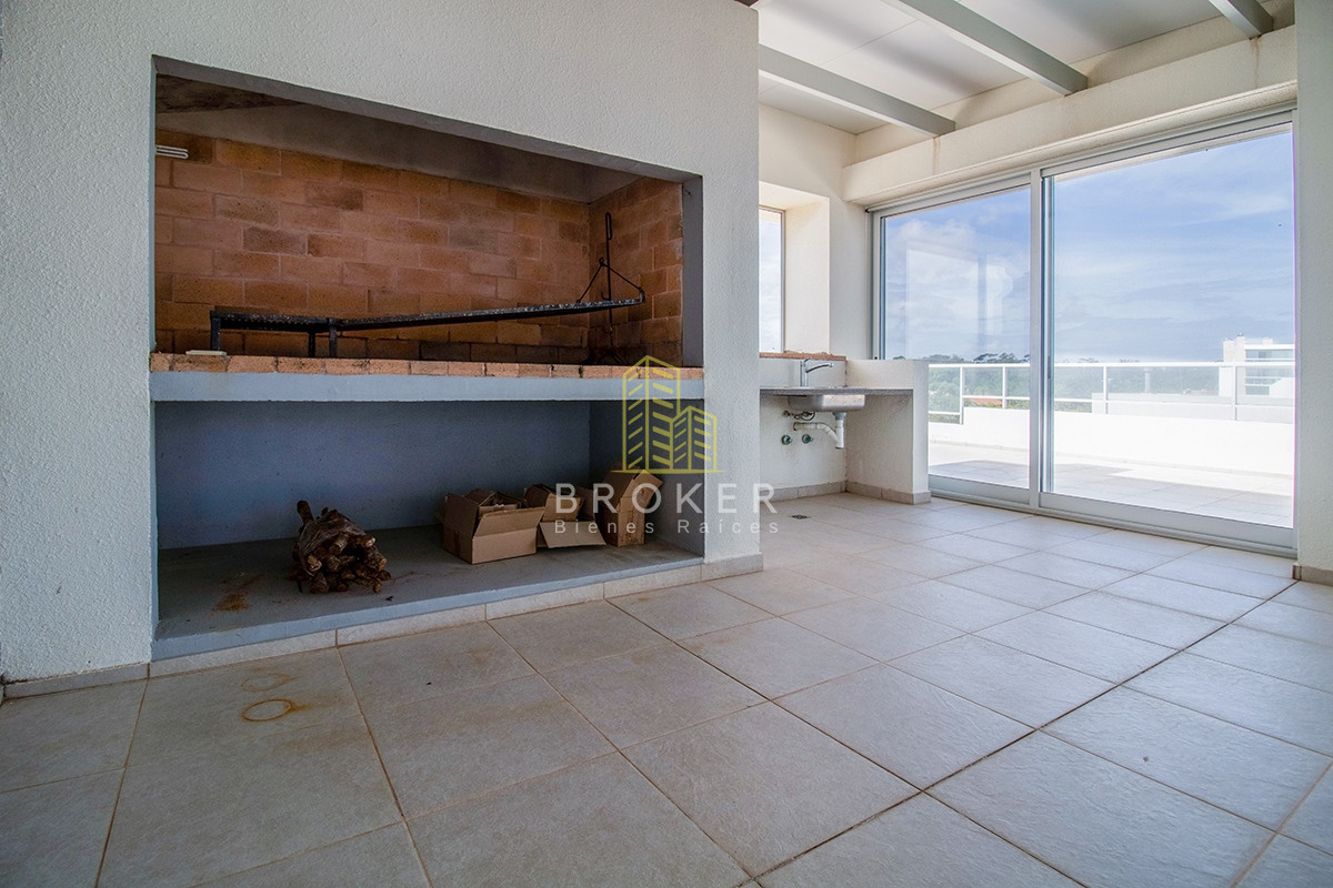 Apartamento ID.806/Venta_o_alquiler_de_Penthouse_en_primera_linea_en_Pinares._Punta_del_Este,_Uruguay. - Venta o alquiler de Penthouse en primera linea en Pinares. Punta del Este, Uruguay.