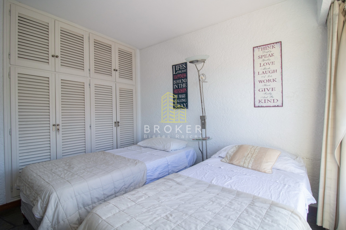 Apartamento ID.1102/Venta_de_luminoso_apartamento_en_Peninsula._Punta_del_Este,_Uruguay. - Venta de luminoso apartamento en Peninsula. Punta del Este, Uruguay.
