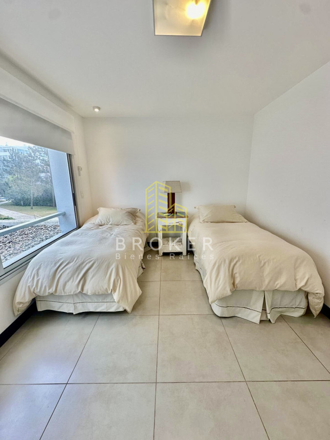 Apartamento ID.2392/Apartamento_Duplex_en_primera_linea_de_Punta_del_Este_frente_al_mar_Playa_Mansa - Apartamento Duplex en primera linea de Punta del Este frente al mar Playa Mansa