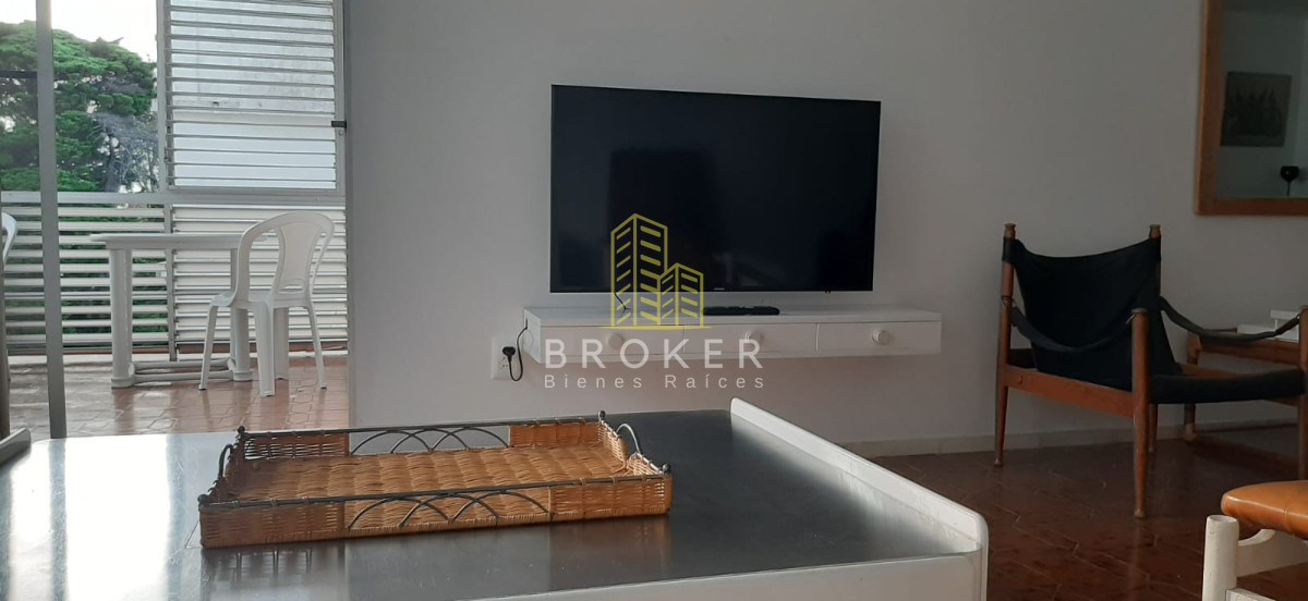 Apartamento ID.8936/Alquiler_temporario_de_departamento_en_Península,_3_dormitorios_a_media_cuadra_de_la_rambla,_Punta_del_Este_ - Alquiler temporario de departamento en Península, 3 dormitorios a media cuadra de la rambla, Punta del Este 