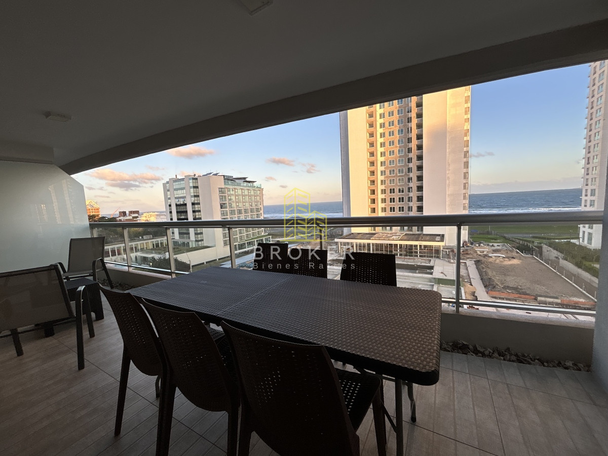 Apartamento ID.1868/Venta_de_apartamento_dos_dormitorios_con_vista_al_mar_en_torre_de_primera_categoria_en_Punta_del_Este.,_Uruguay - Venta de apartamento dos dormitorios con vista al mar en torre de primera categoria en Punta del Este., Uruguay