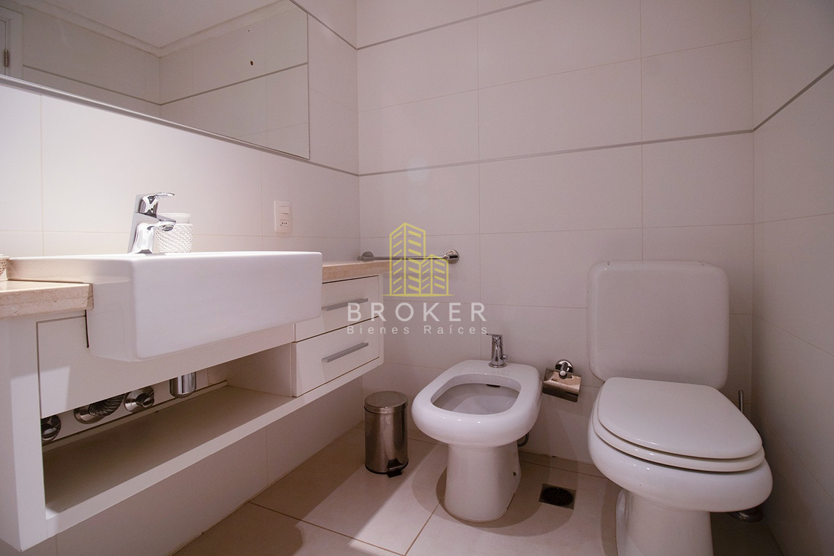 Apartamento ID.806/Venta_o_alquiler_de_Penthouse_en_primera_linea_en_Pinares._Punta_del_Este,_Uruguay. - Venta o alquiler de Penthouse en primera linea en Pinares. Punta del Este, Uruguay.