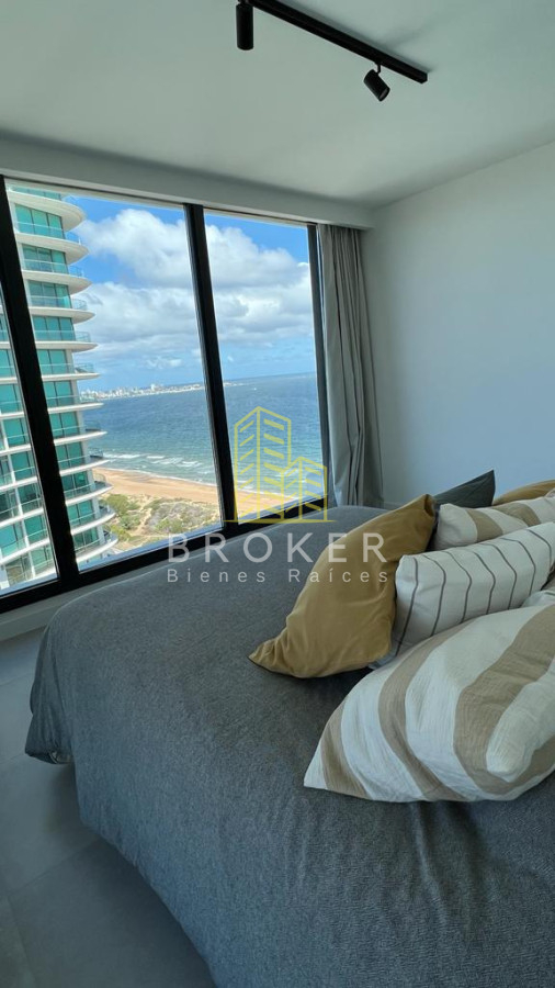 Apartamento ID.9023/Alquiler_de_temporada_de_increíble_departamento_en_primera_línea_al_mar,_Edificio_Venetian_en_Playa_Mansa - Alquiler de temporada de increíble departamento en primera línea al mar, Edificio Venetian en Playa Mansa