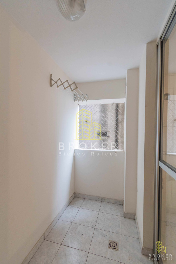 Apartamento ID.1939/VENTA_DE_APARTAMENTO_2_DORMITORIOS_Y_1_BAÑO_Y_GARAGE_-_TRES_CRUCES._Montevideo_Uruguay. - VENTA DE APARTAMENTO 2 DORMITORIOS Y 1 BAÑO Y GARAGE - TRES CRUCES. Montevideo Uruguay.