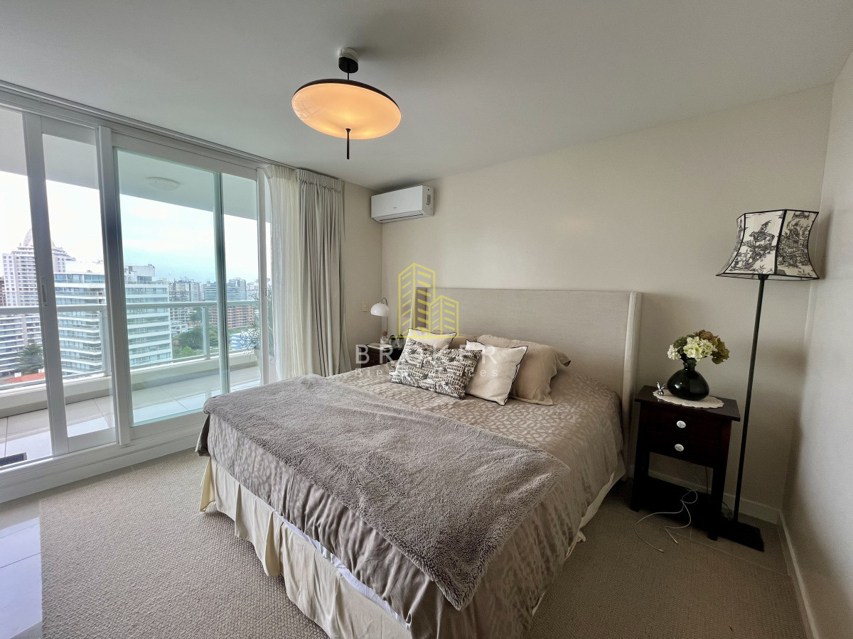 Apartamento ID.2012/Venta_Apartamento_de_4_dormitorios_a_metros_del_mar_en_Playa_Brava,_Punta_del_Este,_Maldonado - Venta Apartamento de 4 dormitorios a metros del mar en Playa Brava, Punta del Este, Maldonado