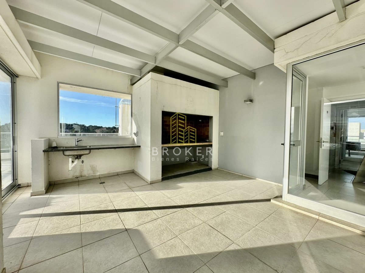 Apartamento ID.2393/Departamento_Ville_de_Mer_Penthouse_en_Punta_del_Este_Playa_Mansa_Pinares_2_garages_estufa_a_leña - Departamento Ville de Mer Penthouse en Punta del Este Playa Mansa Pinares 2 garages estufa a leña