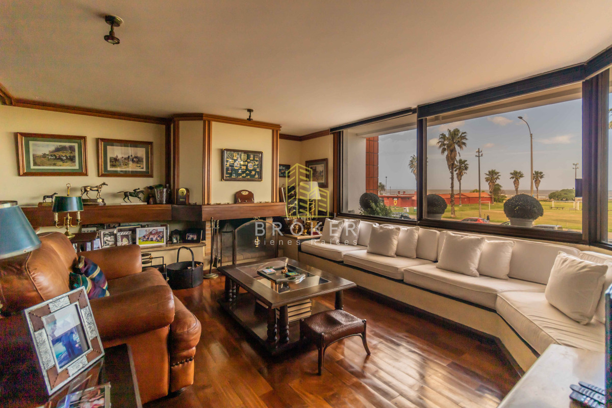 Apartamento ID.2030/Venta_apartamento_5_dormitorios_en_Punta_Carretas,_Montevideo_Uruguay - Venta apartamento 5 dormitorios en Punta Carretas, Montevideo Uruguay