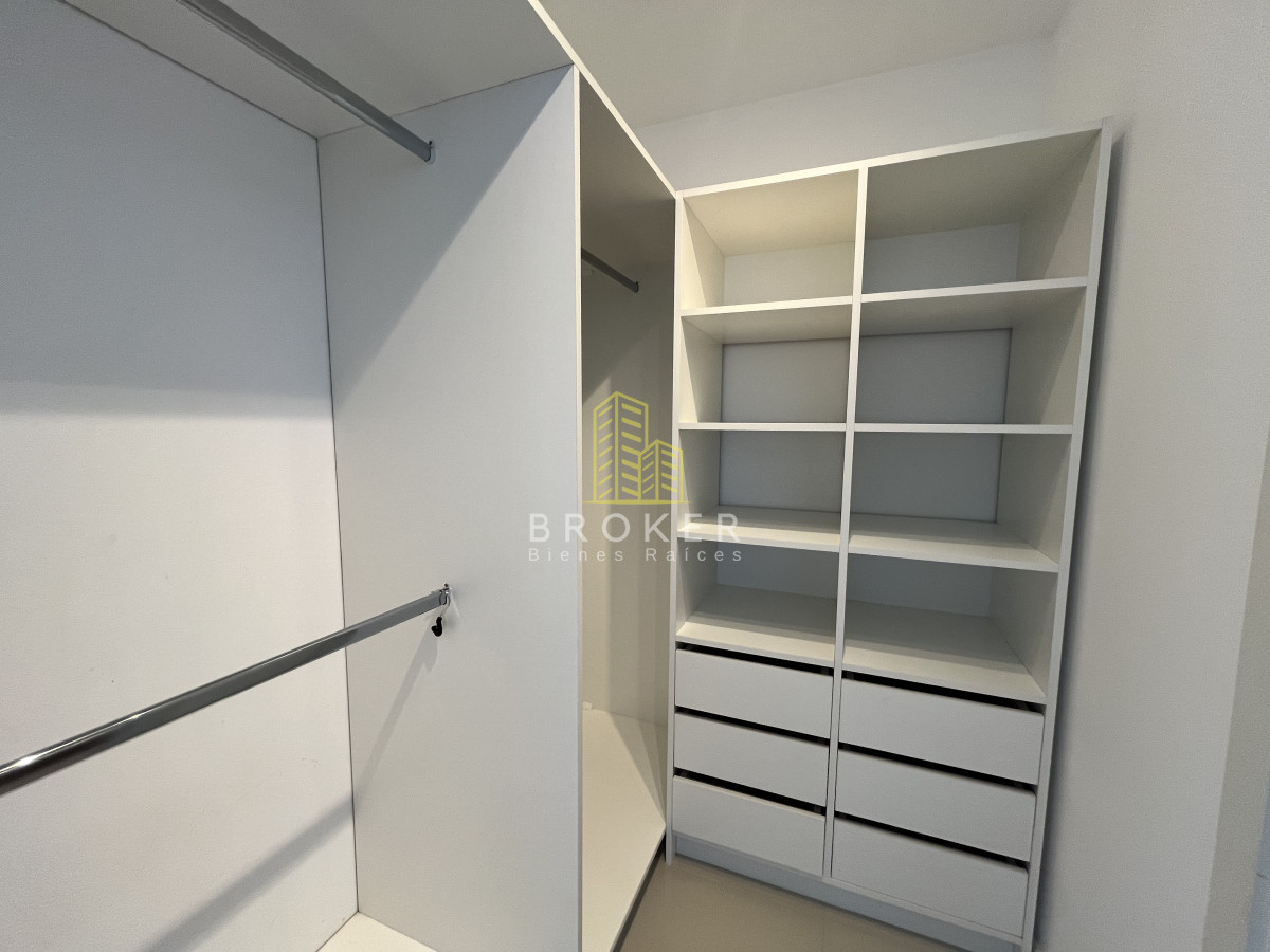 Apartamento ID.2105/Venta_Apartamento_Primera_Linea_Mansa_frente_al_mar_con_Parrillero_propio._Punta_del_Este_Uruguay - Venta Apartamento Primera Linea Mansa frente al mar con Parrillero propio. Punta del Este Uruguay