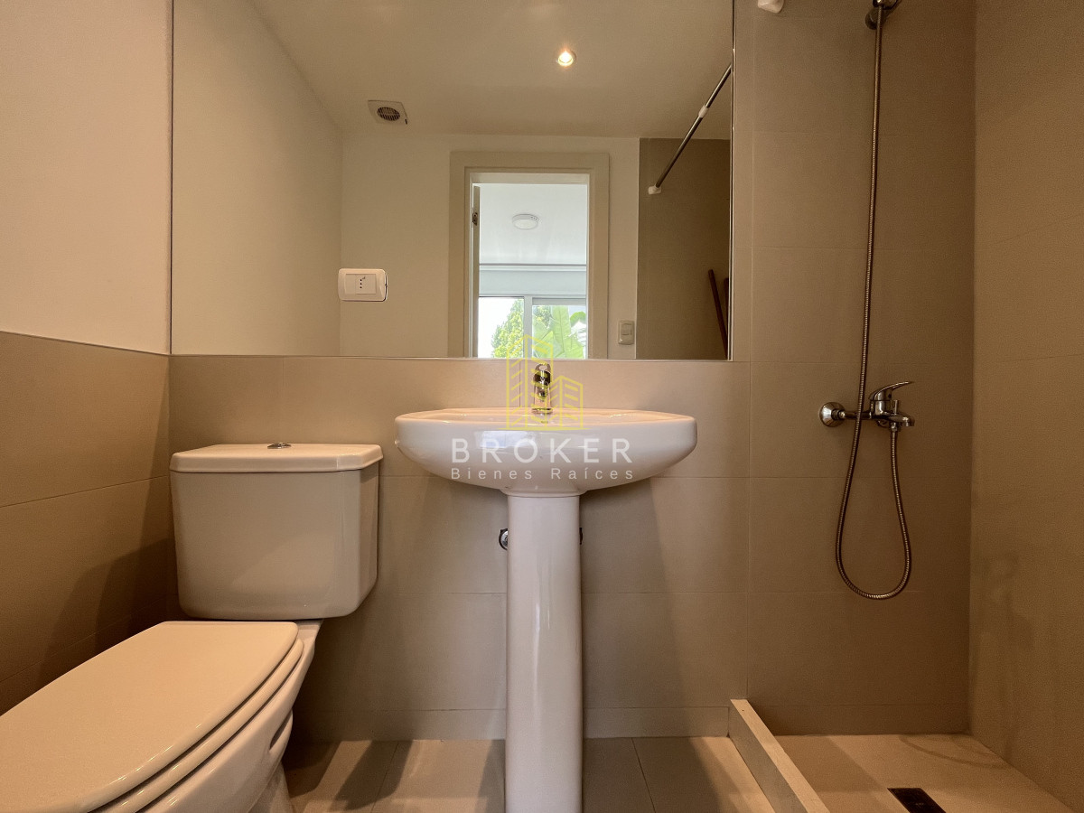 Apartamento ID.2105/Venta_Apartamento_Primera_Linea_Mansa_frente_al_mar_con_Parrillero_propio._Punta_del_Este_Uruguay - Venta Apartamento Primera Linea Mansa frente al mar con Parrillero propio. Punta del Este Uruguay