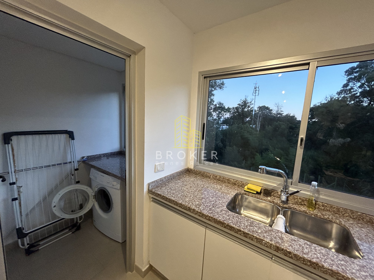 Apartamento ID.2305/OPORTUNIDAD_penthouse_de_200m2_con_terraza_exclusiva_y_parrillero_en_edificio_con_servicios_en_Punta_del_Este - OPORTUNIDAD penthouse de 200m2 con terraza exclusiva y parrillero en edificio con servicios en Punta del Este