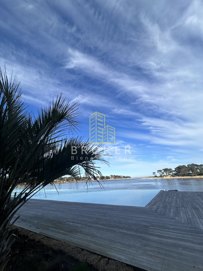 Apartamento ID.517/Venta_de_espectacular_apartamento_de_3_dorm._en_La_Barra_con_vista_única - Venta de espectacular apartamento de 3 dorm. en La Barra con vista única. . Punta del Este, Uruguay.