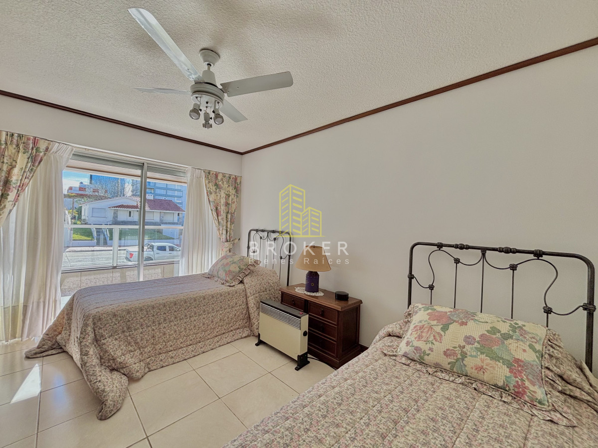 Apartamento ID.9123/Venta_de_apartamento_2_dormitorios_en_Peninsula_Punta_del_Este,_vista_al_mar - Venta de apartamento 2 dormitorios en Peninsula Punta del Este, vista al mar