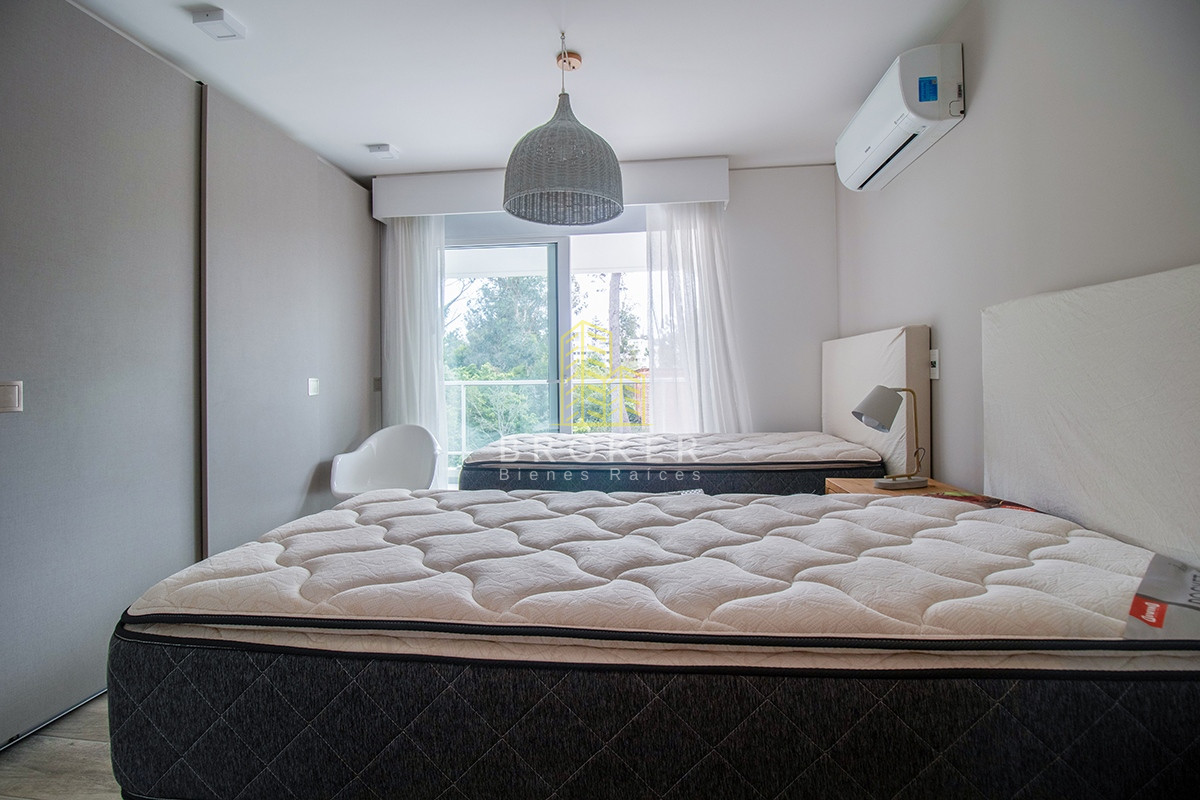 Apartamento ID.528/Venta_de_Penthouse_duplex_en_edificio_de_alta_gama_a_250_metros_del_mar,_Playa_Brava,_Punta_del_Este._Uruguay - Venta de Penthouse duplex en edificio de alta gama a 250 metros del mar, Playa Brava, Punta del Este. Uruguay